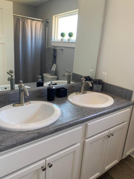 Newly Built Townhome Close To The Asheville Sites Candler Exterior foto